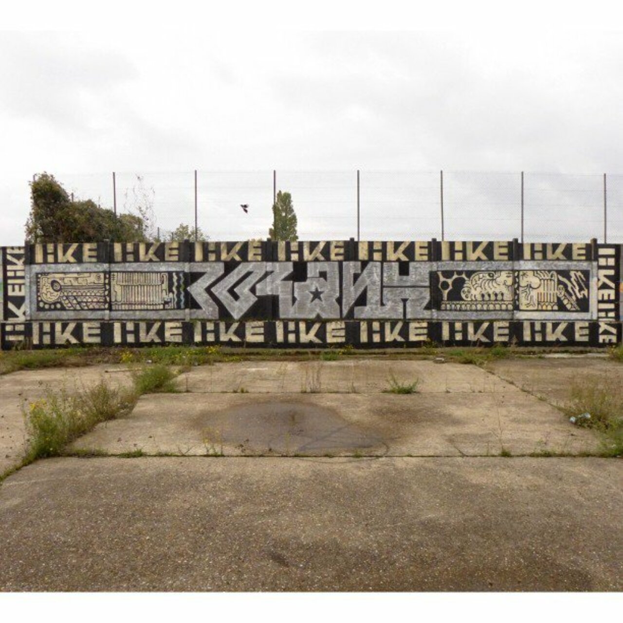 KRASH
#LikeLike #streetart #graffiti #graff #art #fatcap #bombing #sprayart #spraycanart #wallart #handstyle #lette… https://t.co/nVJrqi3MSk