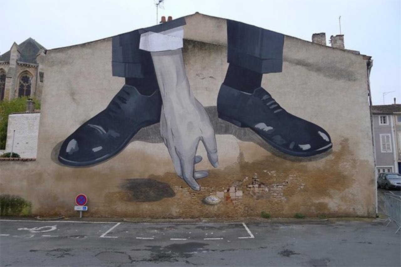 'The Rescue of the Euro', by Escif, Niort, France. #streetart https://t.co/nxXMuq6NJY