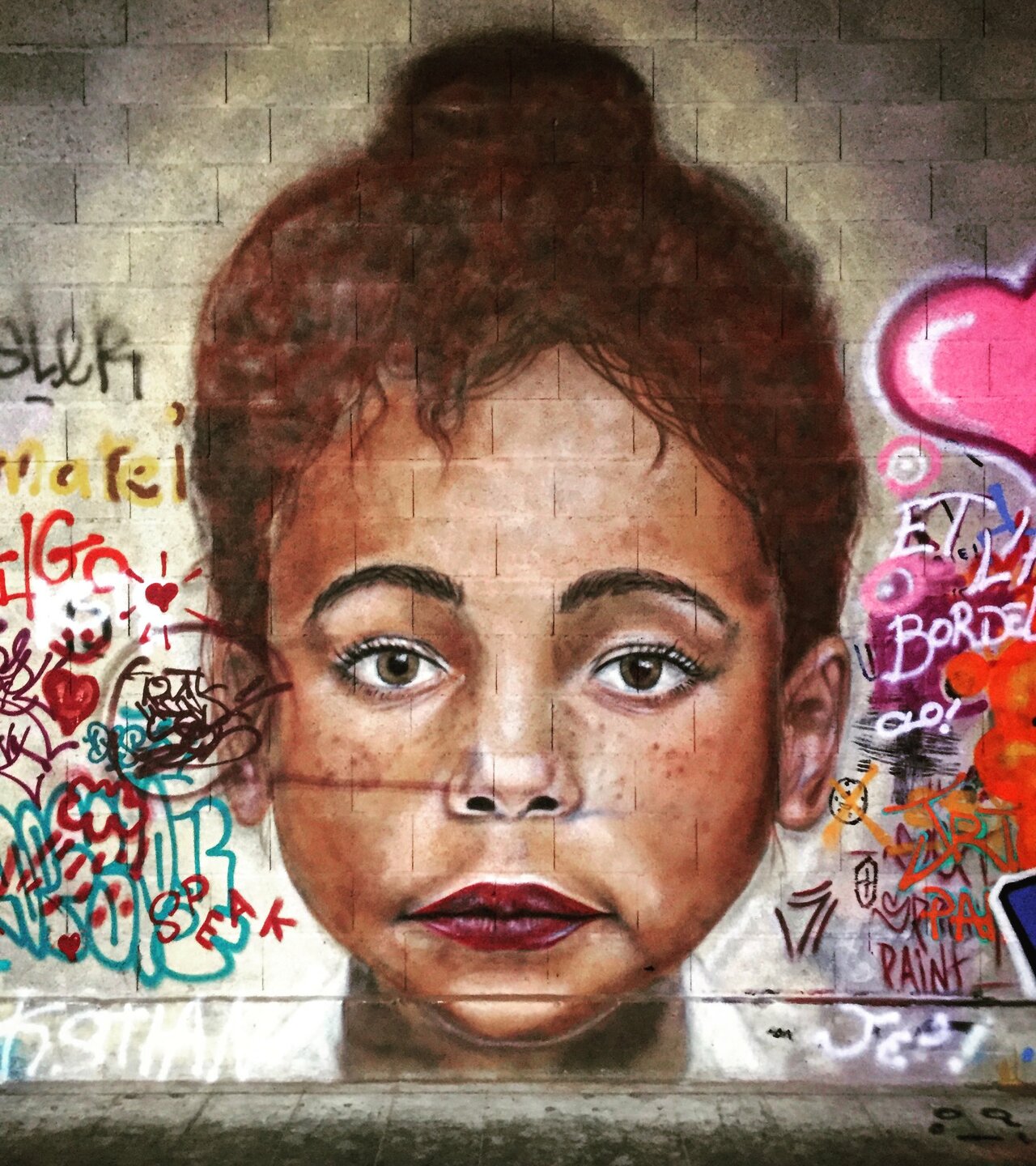 Lil'Gal by #septspraypaint #reunionisland in #paris at #laerosol  #streetart #graffiti #graff #spray #bombing #wall #urbanart #paris https://t.co/tYcf5M647c