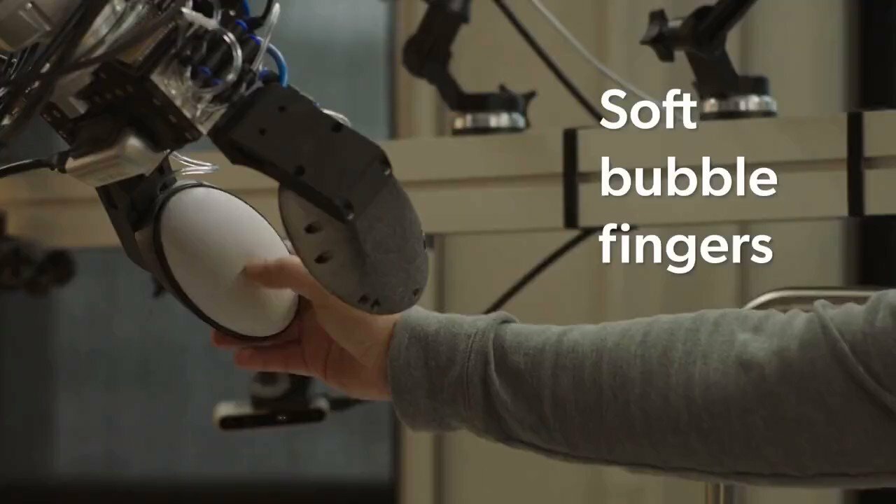 #Robotic Hand with Soft Bubble Gripper via @Hana_ElSayyed  #AI #ArtificialIntelligence #MI #Innovation #Futureofwork #EmergingTech #Tech #Technology #TechForGood cc: @maxjcm @ronald_vanloon @pascal_bornet @marcusborba https://t.co/6ognVTkxJk