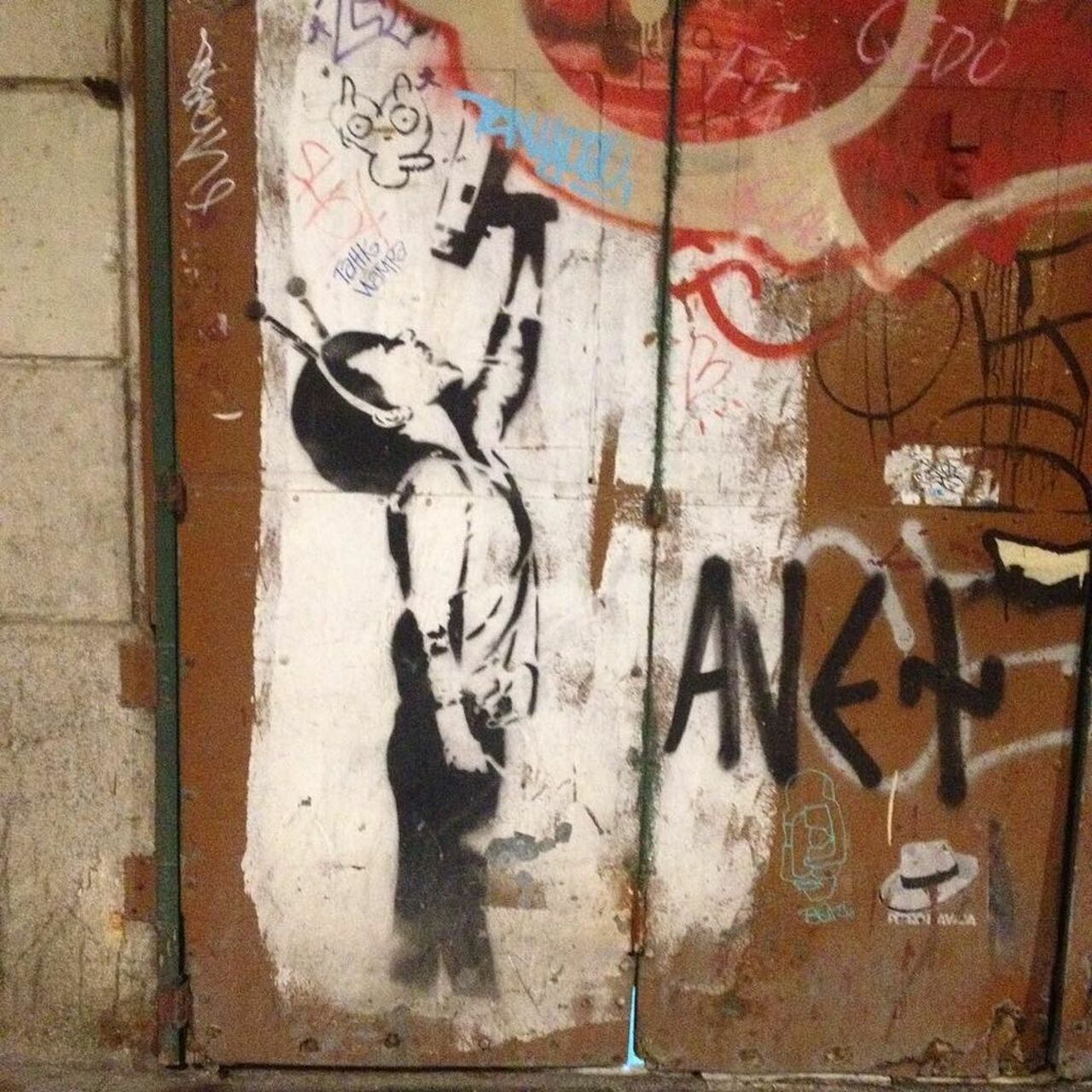 #ravalbarcelona #ravalbcn #raval #BCN #barcelona #streetart #streetpeople #streetartbcn #graffiti #stencil https://t.co/hDvCaFCxU7