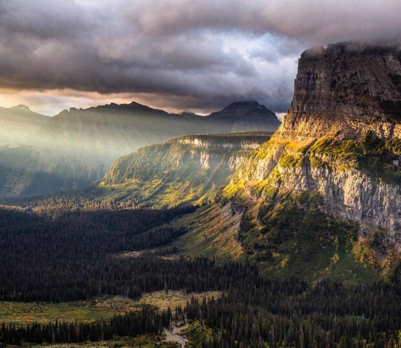 Going-To-The-Sun Road, Montanaby: @jacobwfrank#sunlight #hiking #natureaddict #landsca… http://ift.tt/1MPo2T2 https://t.co/tmcZ6x9maw