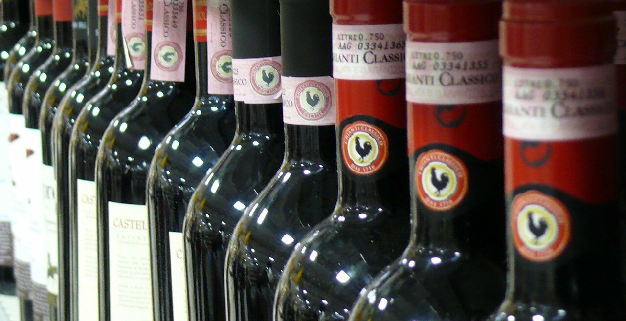 Cheers to 300 years of Chianti Classico! #italy #tuscany #wine http://www.italytravel.com/2016/06/chianti-classico-celebrates-300th-anniversary/ https://t.co/lFEFdgO3wn