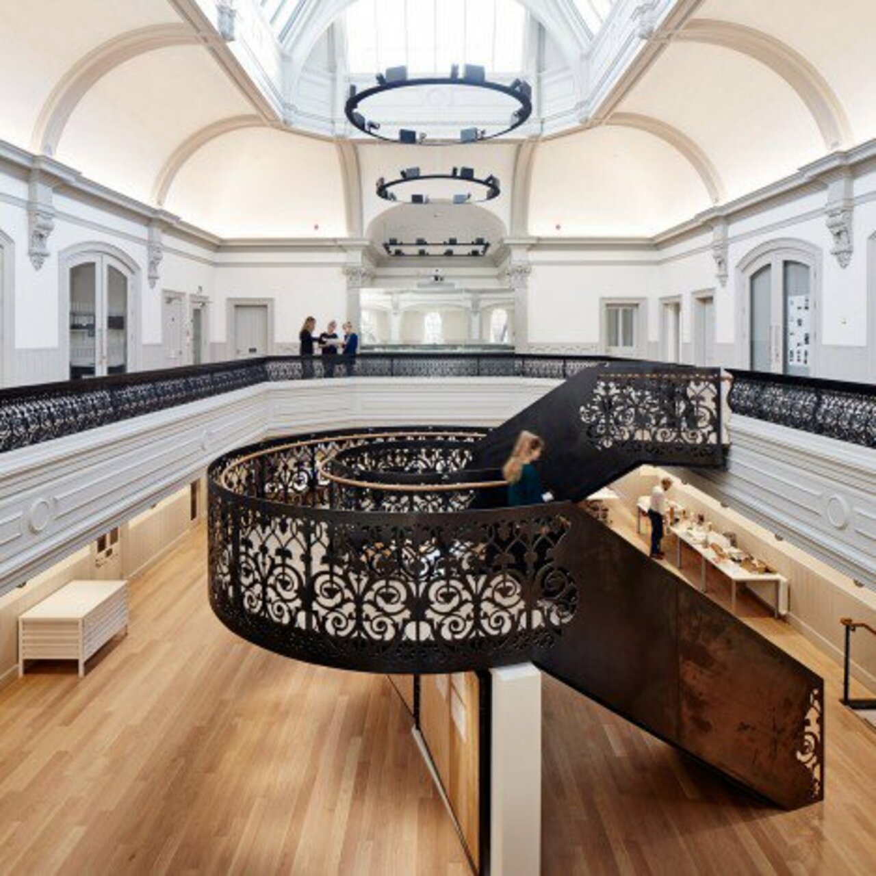 Of course, a #architecture school would have such a stunning elaborate #staircase and #balustrade. https://t.co/JPhltXnGll