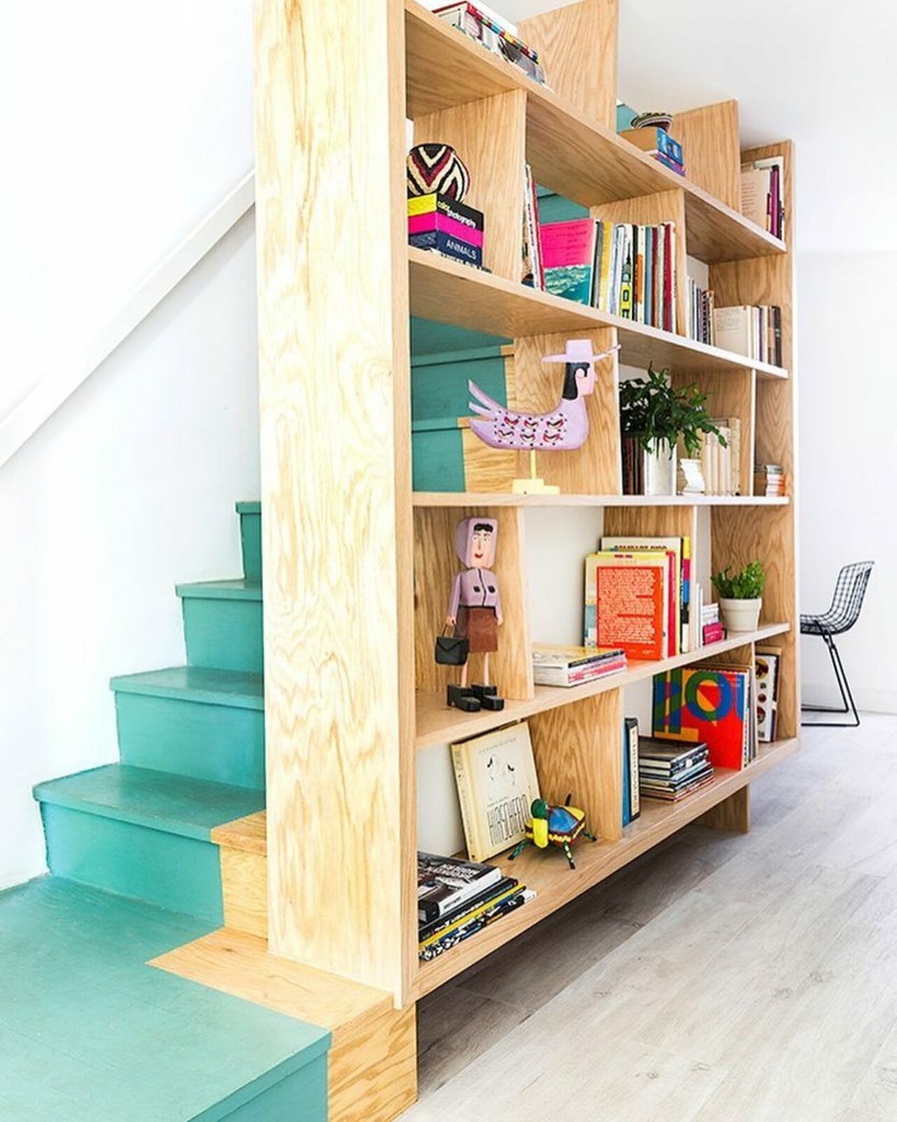 RT @alexandrabarker: #stair #staircase #bookcase #shelving with #greenpaint #runner #bfdo #architecture #design  thanks @brownstoner for… https://t.co/ZegA5WYF6e