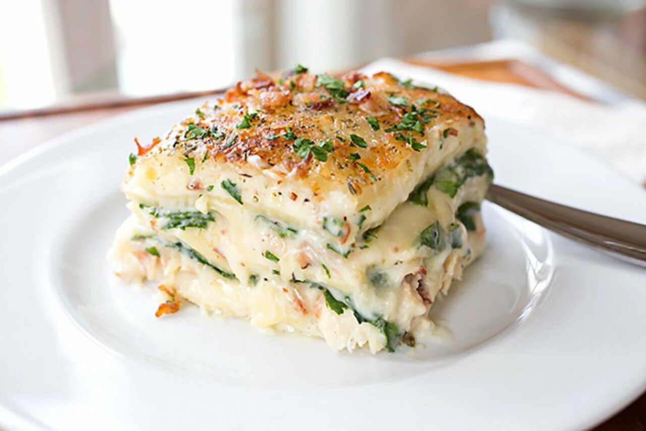 Florentine Lasagna with chicken, spinach and mozzarella cheese http://www.chiantilife.wine/en/florentine-lasagna-chicken-spinach-mozzarella/ #tuscany #recipe https://t.co/i3KnBwF8ny