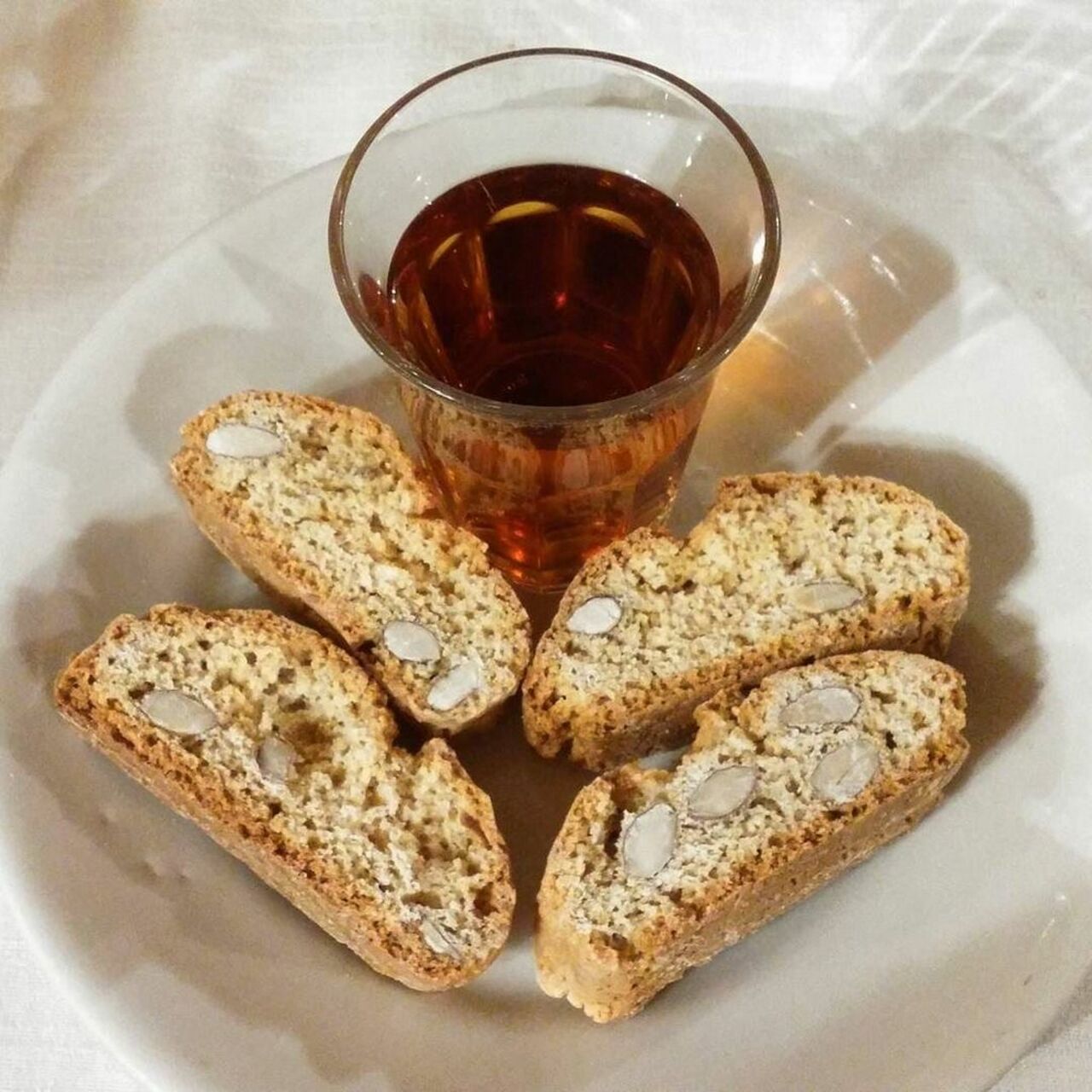 Love is everywhere like this #cantucci and #vinsanto thath is a typical #tuscany dessert #tuscanygram #tuscanybuzz … https://t.co/bSV0VTATux
