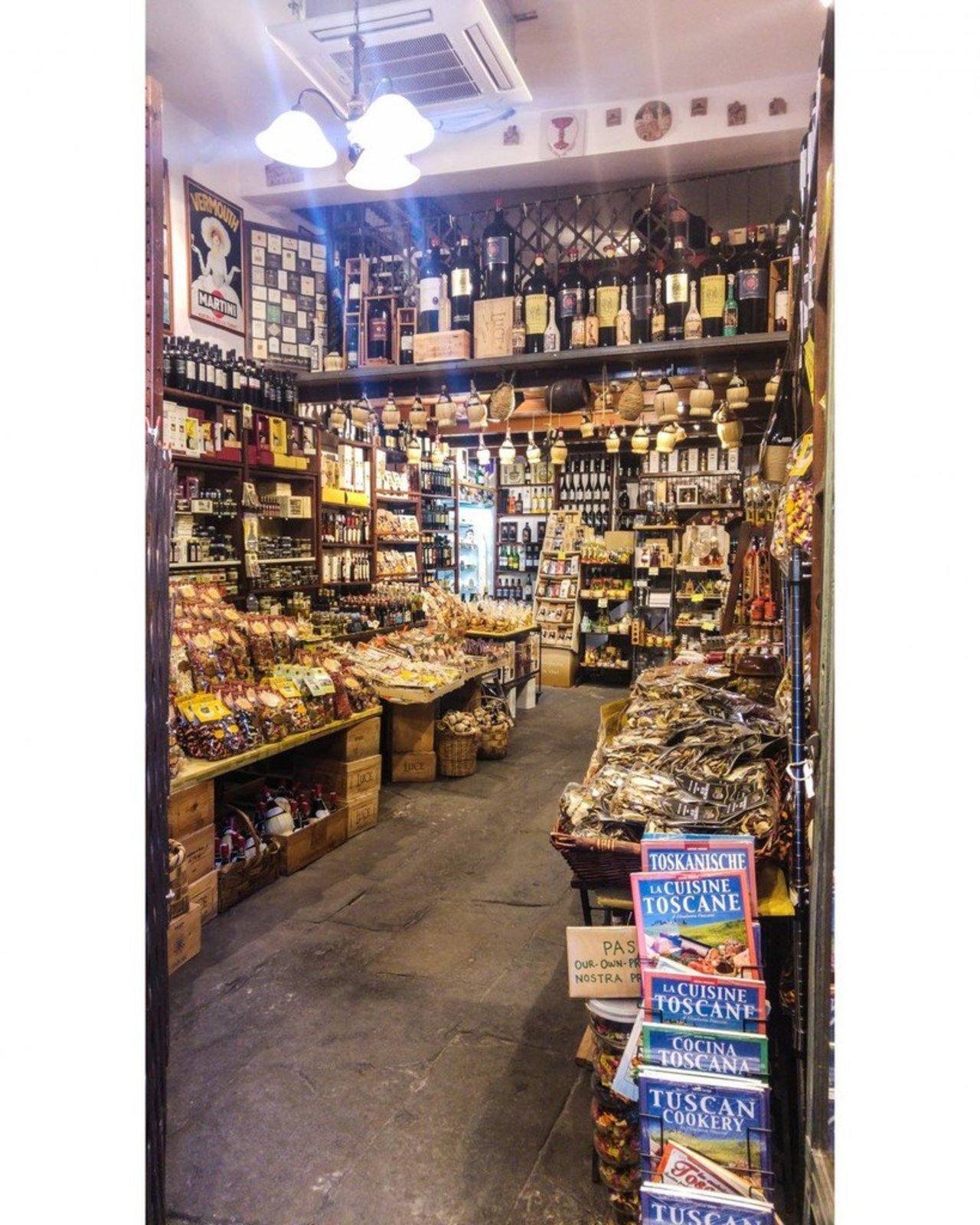 Food shop in Florence#wishversilia #tuscany #travel #travelpics #instatravel #instavacati… http://ift.tt/2mh3s9L https://t.co/G8MRupWaiY
