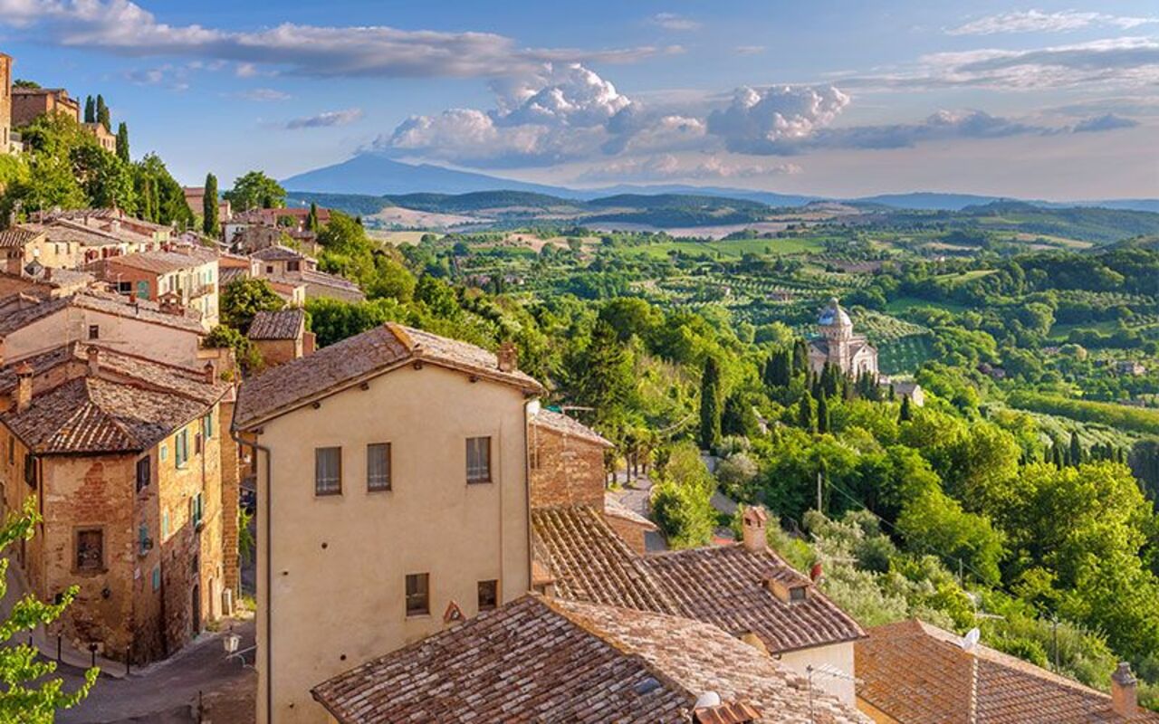 Views from #Montepulciano, the beautiful and ancient hill town in #Tuscany, #Italy. https://t.co/XqpxwElHEt