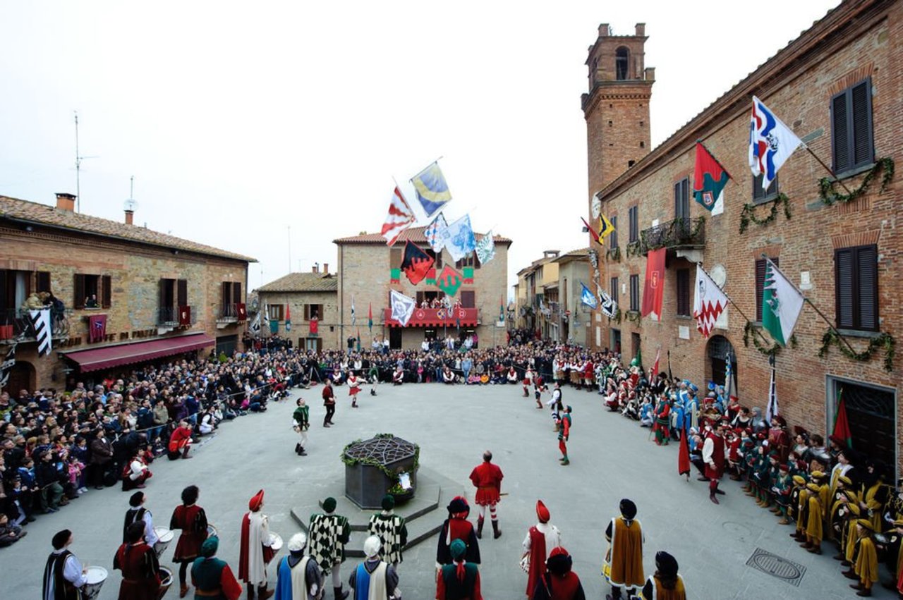 Everything changes so fast, but in Torrita di Siena time stands still http://bit.ly/TorritaStory #ToscanaOvunqueBella https://t.co/zG7KJwOxsg