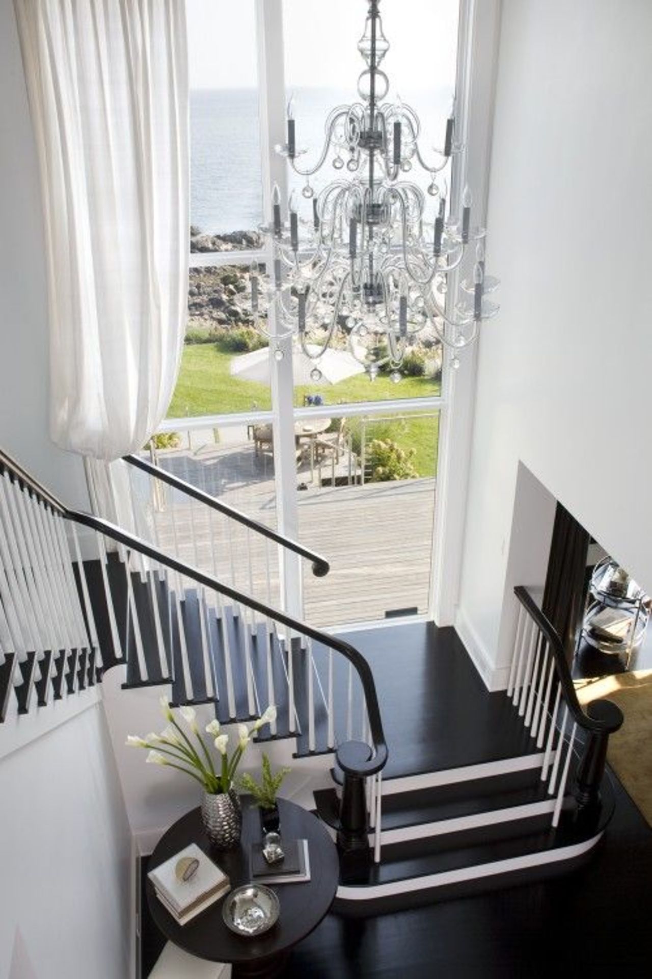 Black&White #Staircase http://www.houzz.com/photos/215243/Rocky-Ledge-Stair-with-View-transitional-staircase-boston https://t.co/wxmesh4J4V