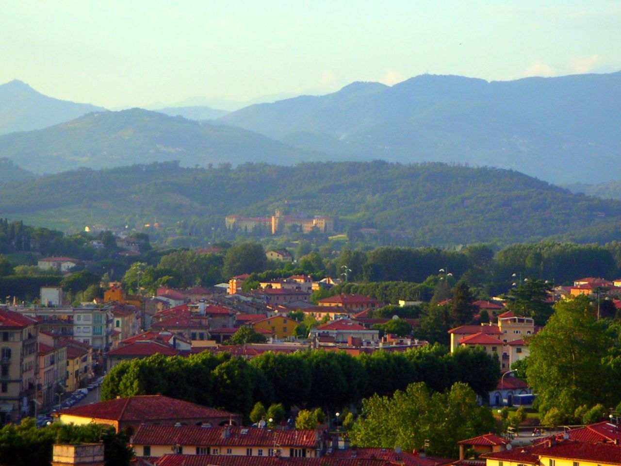 Beautiful views of #Tuscany in Lucca https://t.co/U8LS7ffxEu