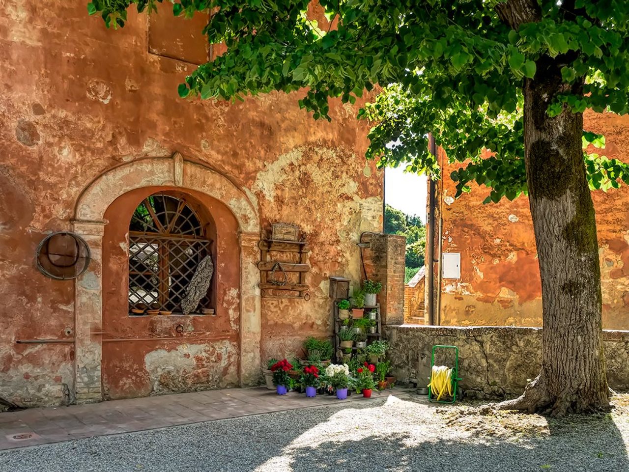 Palace at @Montestigliano  Luxury Holiday Farm in #Tuscany, #Italy http://ow.ly/gG1730czx7k #ExperienceItalia https://t.co/o8kaFYRMc7