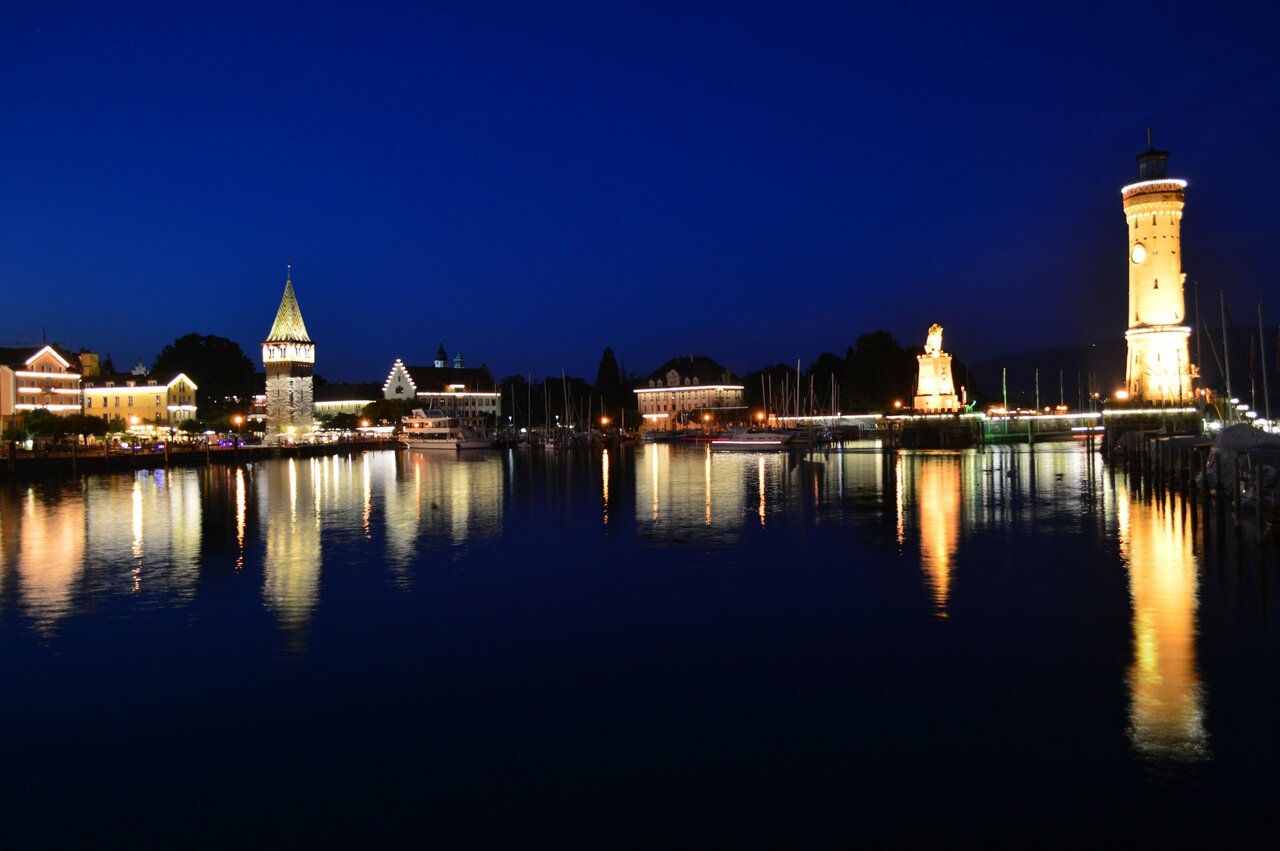 Lindau at night. Picture taken for me... Such a great experience! @lindaunobel https://t.co/i6jIKXrqRm