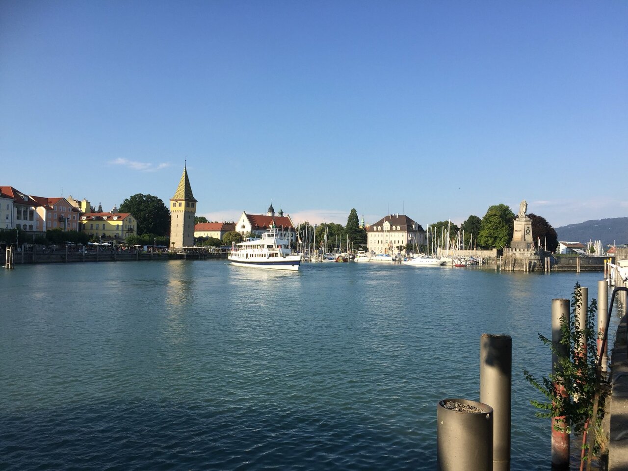 Etappenziel Lindau erreicht und spontan Übernachtung gefunden.  #eifachschön #rundumdenbodensee #lindau #radtour #veloferien https://t.co/uePfxdJblc