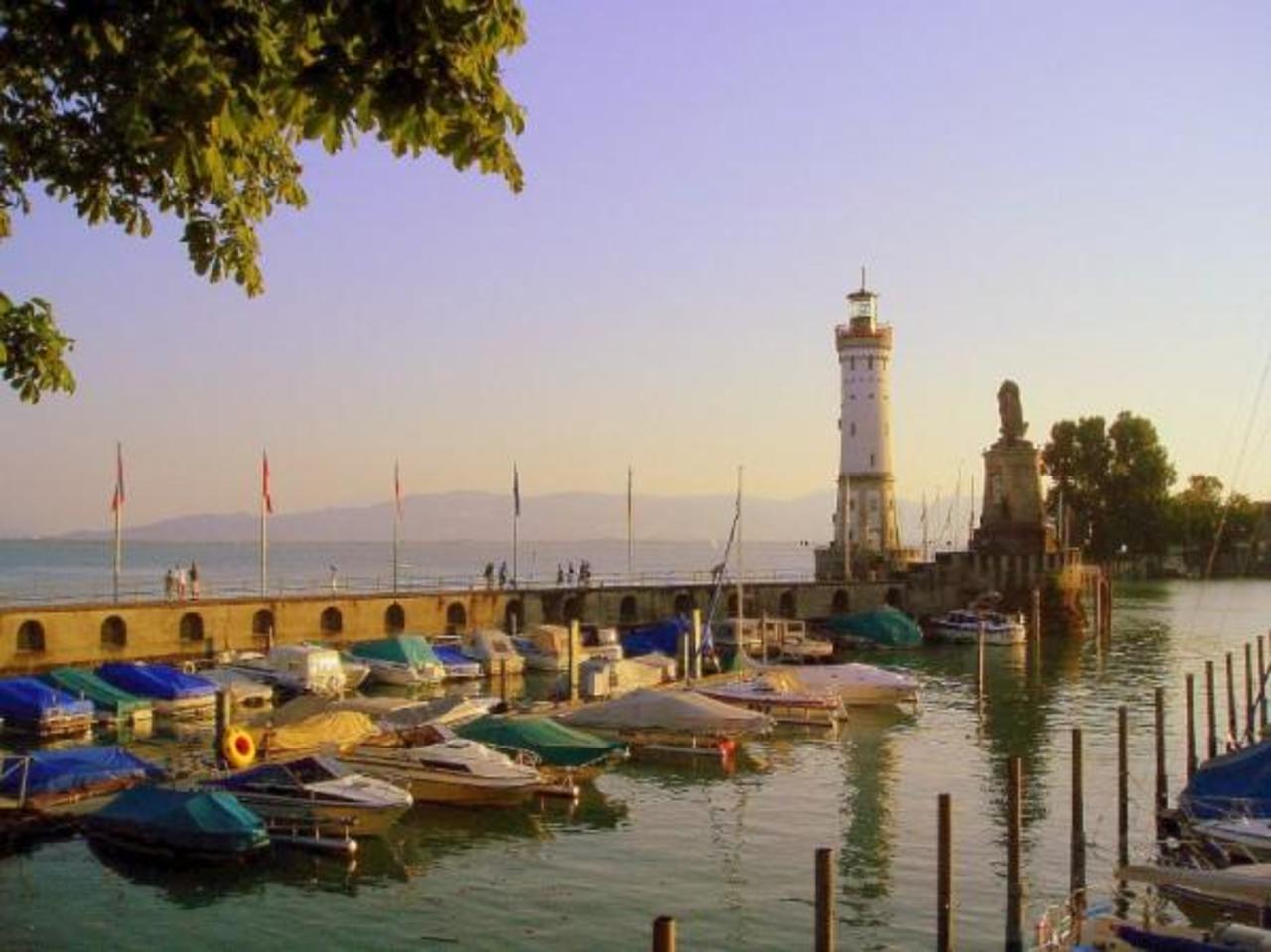 Lindau, Germany, one of the best island city in the world. #travel #island @lonelyplanet @AmazingPlacex http://t.co/7M5DnLtt1L