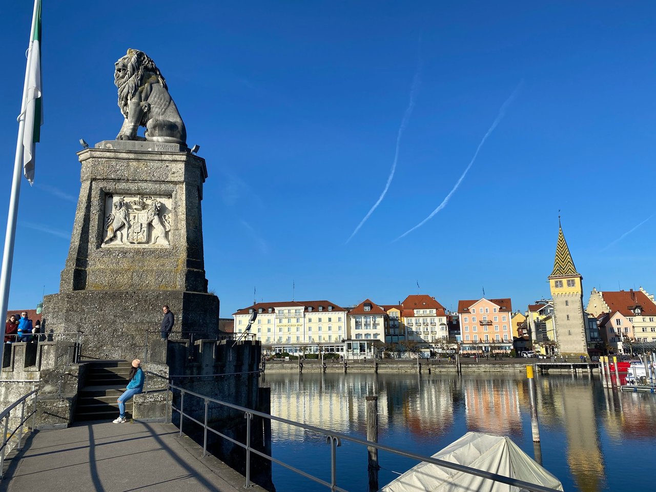 Herzliche Grüsse vom #Bodensee! 🤩 #HappySunday #Lindau #Bayern #Deutschland https://t.co/y2k738NCEQ